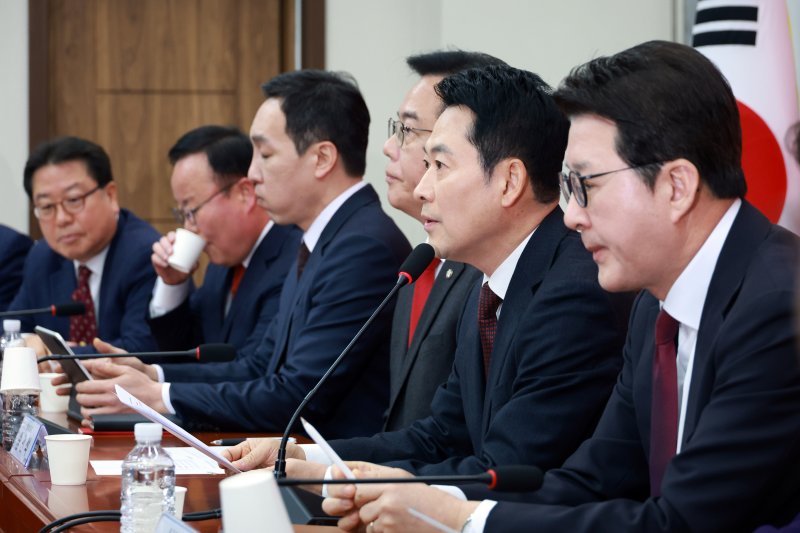 [서울=뉴시스] 고승민 기자 = 장동혁 국민의힘 대표가 2일 서울 여의도 국회에서 열린 최고위원회의에서 발언하고 있다. 2026.02.02. kkssmm99@newsis.com