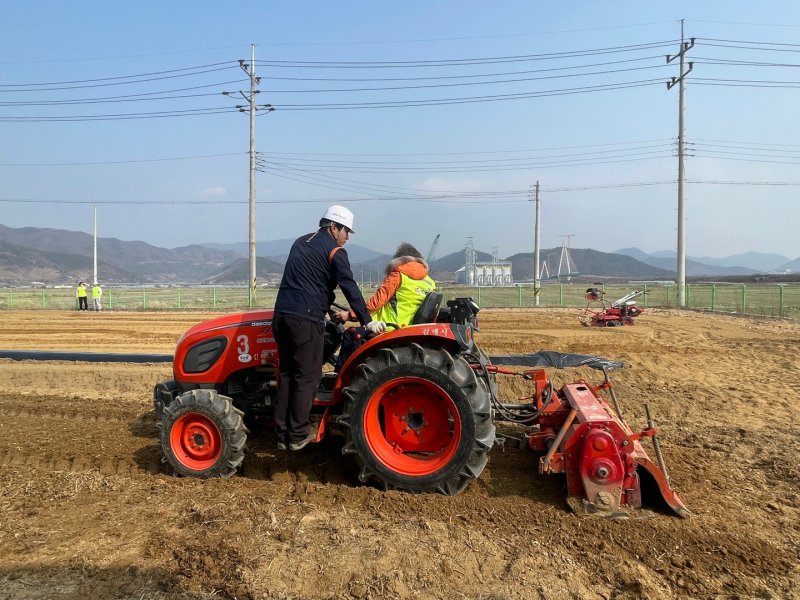 [김해=뉴시스]김해시 농기계 공급확대 자료사진. 뉴시스DB. photo@newsis.com