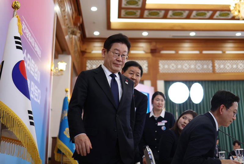 이재명 대통령이 30일 청와대에서 열린 국가창업시대 전략회의 'K-스타트업이 미래를 만든다'를 마친 뒤 이동하고 있다. 2026.1.30/뉴스1 ⓒ News1 허경 기자