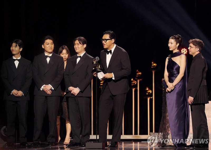 제68회 그래미 어워즈에서 수상한 '케이팝 데몬 헌터스' OST '골든' 작곡진. 왼쪽부터 아이디오(이유한 곽중규 남희동), 24(서정훈). (출처=연합뉴스)