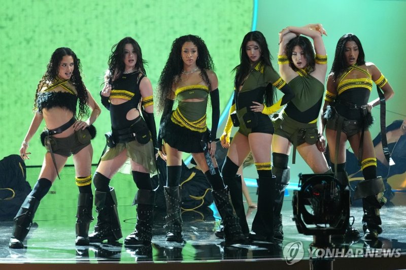 그래미 신인상 후보 합동공연 펼치는 캣츠아이 (출처=연합뉴스)