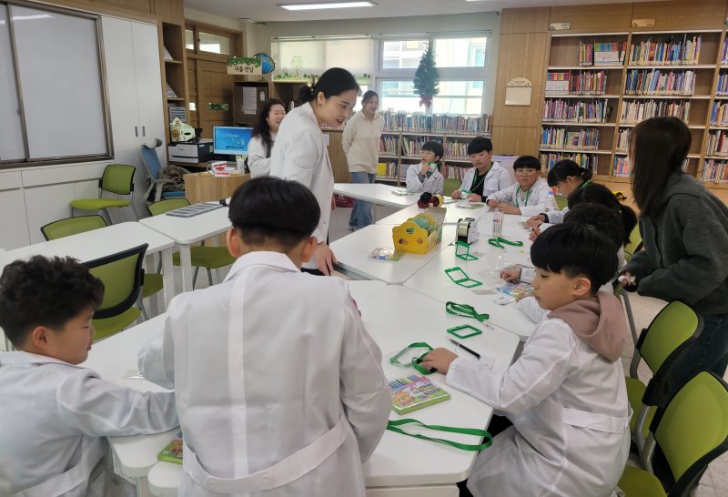 [안동=뉴시스] 대구보건대가 운영하는 '입속탐험대'. (사진=경북도 제공) 2026.02.02. photo@newsis.com *재판매 및 DB 금지
