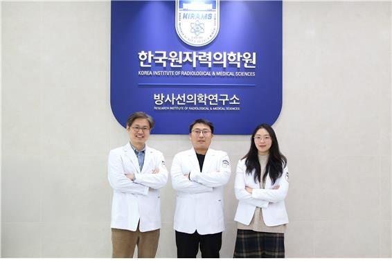 원자력의학원 김재성·김동영·권영주 박사(왼쪽부터) (출처=연합뉴스)