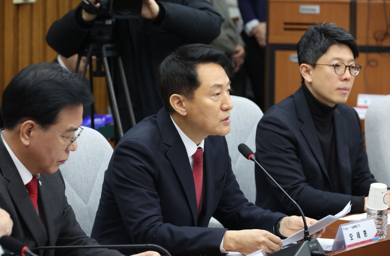 오세훈 서울시장이 2일 오전 서울 여의도 국회에서 열린 국민의힘-서울시 부동산정책협의회에서 발언을 하고 있다. 뉴시스