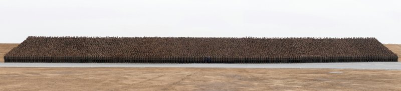 (평양 노동신문=뉴스1) = 지난 1일 김정은 노동당 총비서가 신의주온실종합농장 준공식에 참석해 건설자들과 기념사진을 찍은 모습. [국내에서만 사용가능. 재배포 금지. DB 금지. For Use Only in the Republic of Korea. Redistribution Prohibited] rodongphoto@news1.kr