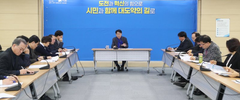 [전주=뉴시스]윤난슬 기자 = 우범기 전북 전주시장이 서울과 부산에 이은 '제3금융중심지' 지정과 관련해 전북특별자치도와 협력해 총력 대응할 것을 지시했다. (사진=전주시 제공) 2026.02.02. photo@newsis.com