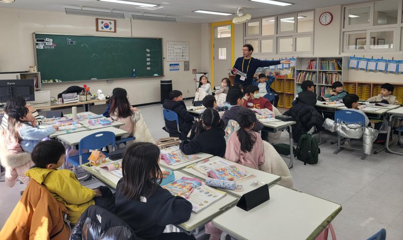 포스코가 포항·광양제철소 직원 자녀를 대상으로 '키즈 잉글리시 캠프'를 오는 11일까지 진행한다. (포스코 제공, 재판매 및 DB 금지)