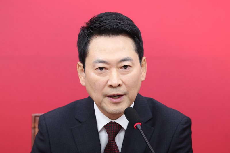 장동혁 국민의힘 대표가 2이 서울 여의도 국회에서 열린 최고위원회의에서 발언하고 있다. 2026.2.2/뉴스1 ⓒ News1 신웅수 기자