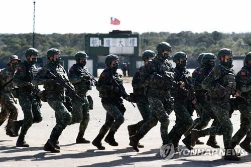 훈련하는 대만 군인들 (출처=연합뉴스)