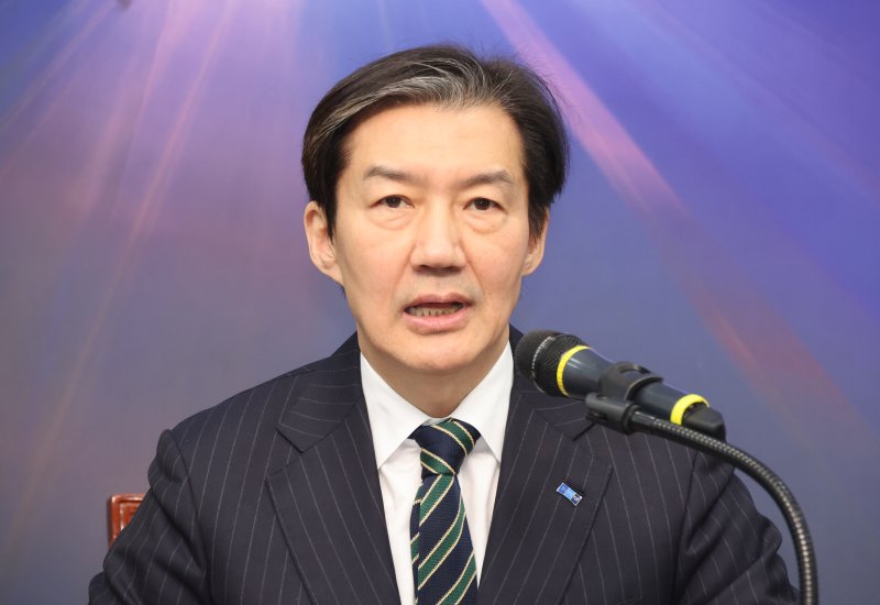 [서울=뉴시스] 김금보 기자 = 조국 조국혁신당 대표가 2일 오전 서울 여의도 국회에서 열린 최고위원회의에서 발언을 하고 있다. 2026.02.02. kgb@newsis.com