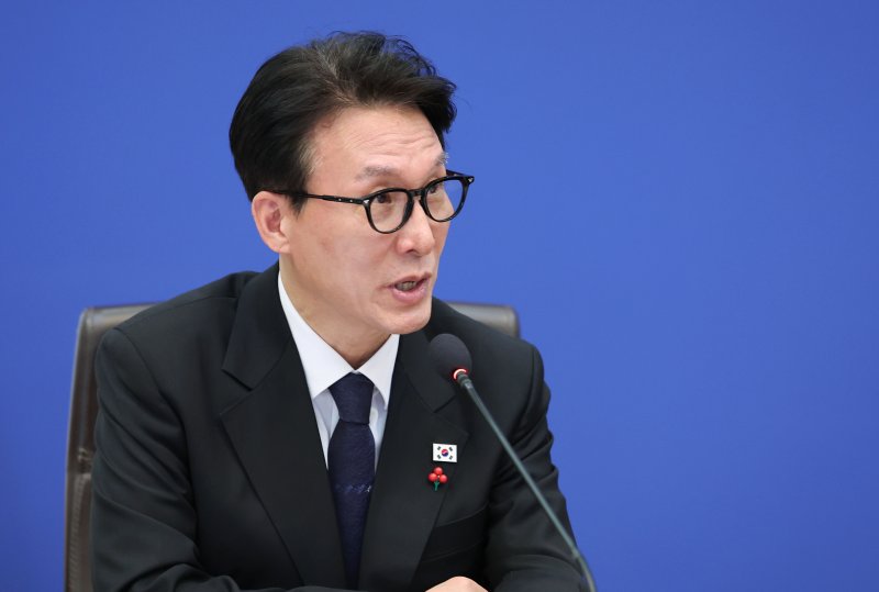 [서울=뉴시스] 고범준 기자 = 김민석 국무총리가 27일 청와대에서 열린 국무회의에서 발언하고 있다. 2026.01.27. bjko@newsis.com