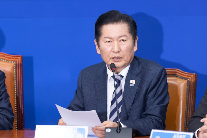 정청래 더불어민주당 대표가 2일 서울 여의도 국회에서 열린 제5차 중앙위원회의에서 모두발언하고 있다. 2026.2.2/뉴스1 ⓒ News1 이승배 기자