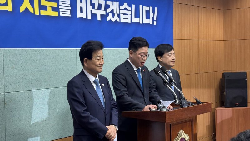 2일 전북도의회 브리핑룸에서 안호영 의원이 전주·완주 행정통합 추진과 관련한 기자회견을 하고 있다./뉴스1