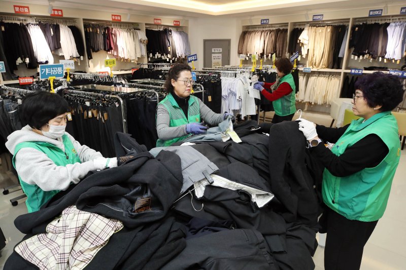 [광주=뉴시스] 광주 북구는 새학기를 앞두고 저렴하게 교복을 장만할 수 있는 '상설교복나눔장터'를 오는 5일 개장한다고 2일 밝혔다. (사진 = 광주 북구 제공) 2026.02.02. photo@newsis.com *재판매 및 DB 금지