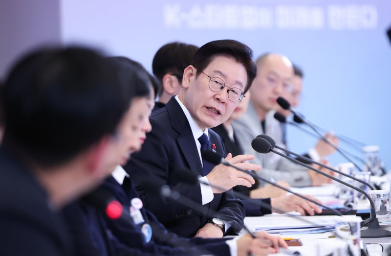 [서울=뉴시스] 고범준 기자 = 이재명 대통령이 30일 청와대에서 열린 국가창업시대 전략회의 'K-스타트업이 미래를 만든다'에서 발언하고 있다. (청와대통신사진기자단) 2026.01.30. bjko@newsis.com