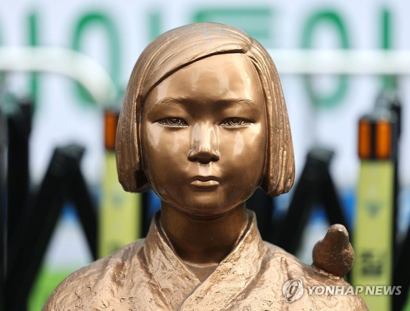위안부 합의 10년, 옛 일본대사관 앞 소녀상 (출처=연합뉴스)