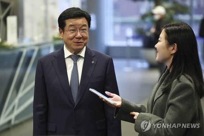 질문 답하는 이찬희 삼성 준감위원장 (출처=연합뉴스)