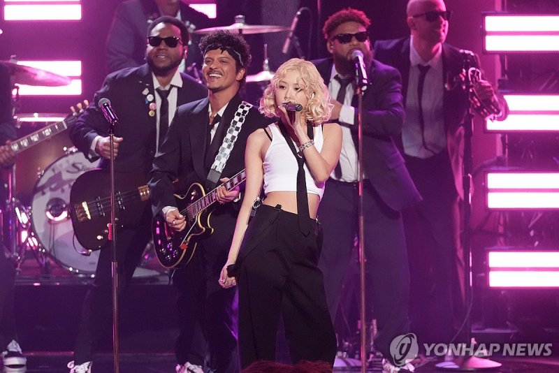 그래미 시상식서 공연하는 블랙핑크 로제 (출처=연합뉴스)