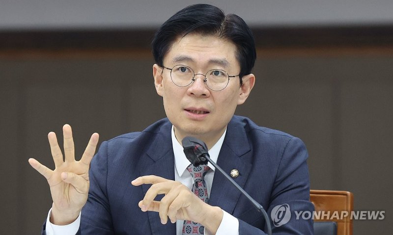 조정훈 의원 국감 질의 (출처=연합뉴스)
