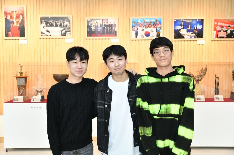 [서울=뉴시스] 제163회 일반입단대회를 통해 프로 입단에 성공한 세 바둑 기사. 왼쪽부터 최윤상 초단, 김사우 초단 정원찬 초단. (사진=한국기원 제공) *재판매 및 DB 금지