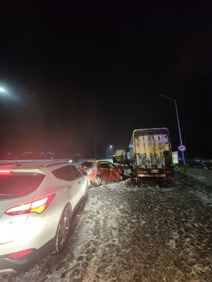 다중추돌사고 발생한 청양IC 인근 (출처=연합뉴스)