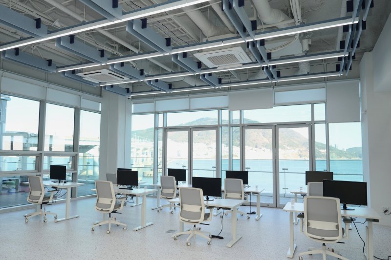 "송도해변 바라보며 휴가·원격근무 동시에"