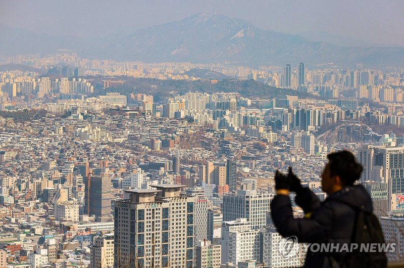 서울 남산에서 바라본 시내 아파트 (출처=연합뉴스)