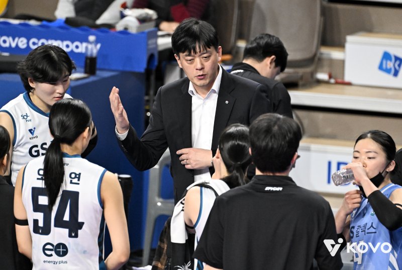 [서울=뉴시스]여자배구 GS칼텍스 이영택 감독. (사진=KOVO 제공)