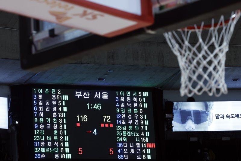 2일 오후 서울시 송파구 잠실학생체육관에서 열린 2025-2026 LG전자 프로농구 서울 SK 나이츠와 부산 KCC 이지스의 경기에서 전광판에 KCC 허웅의 51득점이 표시되어 있다. 2026.2.2/뉴스1 ⓒ News1 박정호 기자