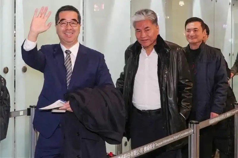 베이징 도착한 샤오쉬천 부주석 등 대만 국민당 대표단 (출처=연합뉴스)