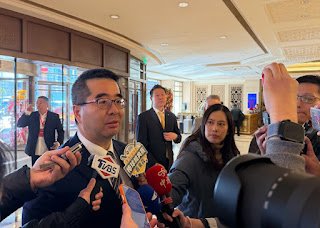 [베이징(중국)=뉴시스] 샤오쉬천(蕭旭岑) 대만 국민당 부주석이 2일 중국 베이징에 도착해 취재진의 취재에 응하고 있다. (사진 = 중국 국민당 홈페이지 갈무리) 2026.02.02 photo@newsis.com