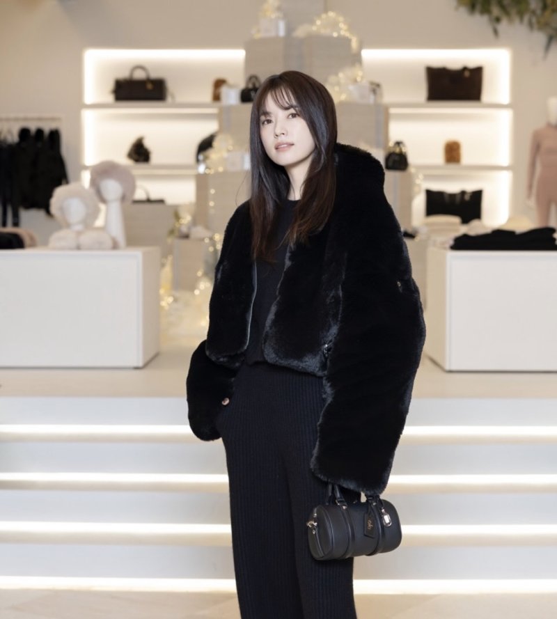 39세 한효주, 가족과 생일 데이트…민낯도 예뻐