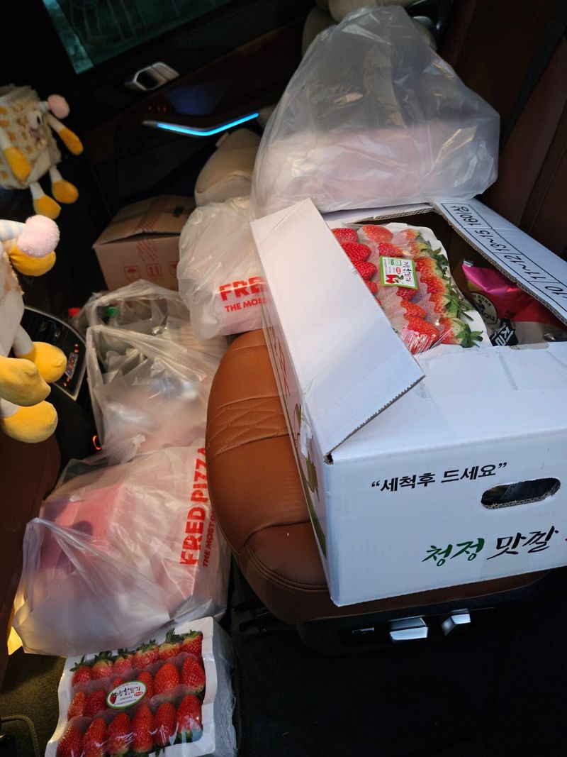 "학창시절 너무 힘들었어서..." SK하이닉스 직원 인증샷에 봇물 터진 찬사