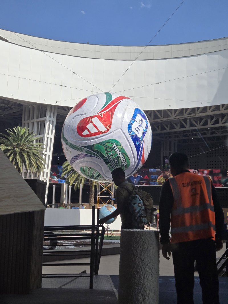 월드컵 관련 구조물이 설치된 과달라하라(크리스티안 제공)