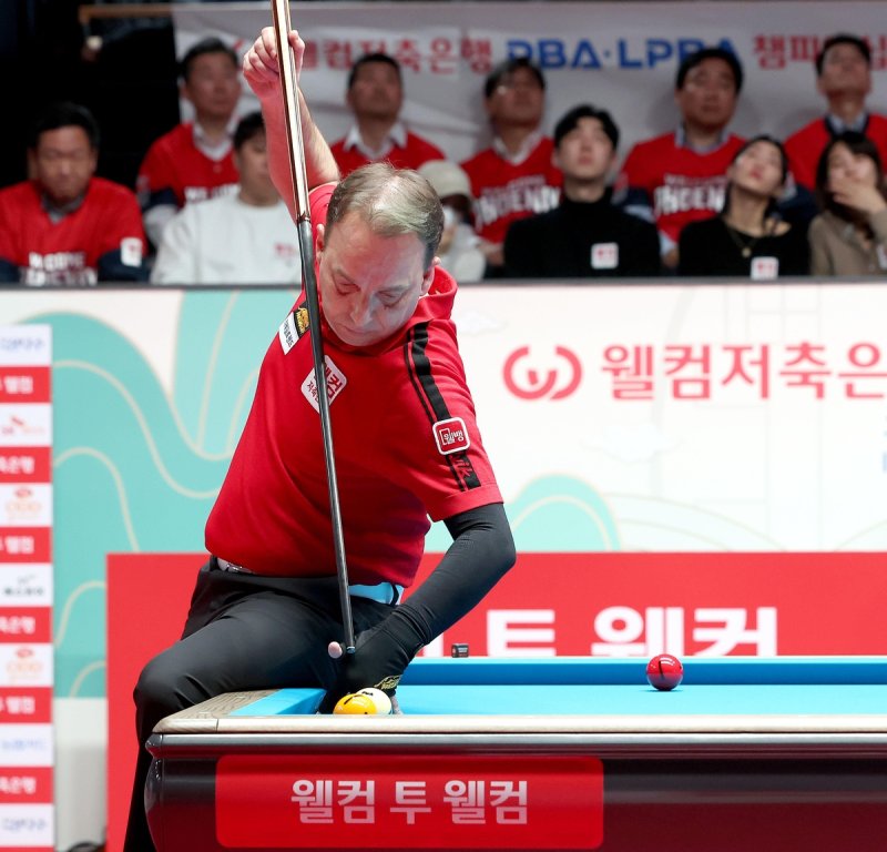파울을 자진 신고해 양심을 지킨 산체스 (출처=연합뉴스)