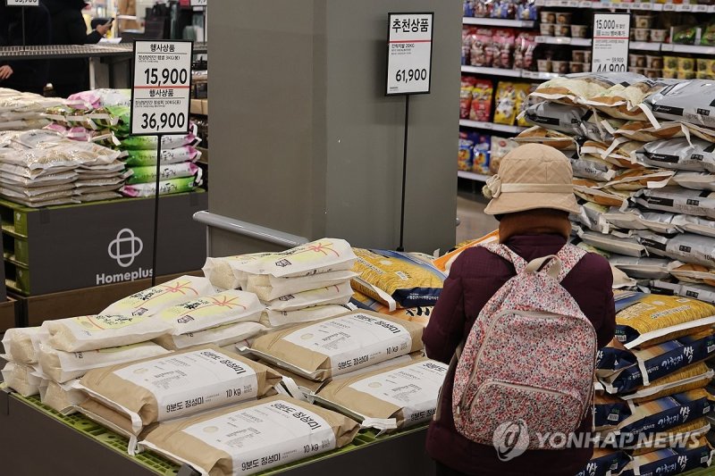 쌀 시장격리 보류했지만 20㎏ 6만5천원 돌파…작년보다 23% 올라 (출처=연합뉴스)