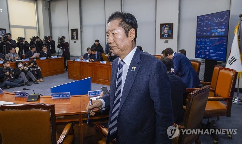 조국혁신당과의 합당 제의 반대 의견 속 최고위 마친 정청래 대표 (출처=연합뉴스)