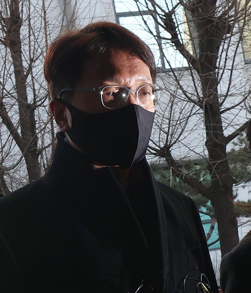 국회증언감정법상 위증 혐의를 받는 박대준 전 쿠팡 대표가 3일 오전 서울 마포구 서울경찰청 광역수사단 공공범죄수사대에서 조사를 받기 위해 출석하고 있다. 박 전 대표는 지난 해 12월 국회에서 열린 ‘쿠팡 연석 청문회’에서 위증한 혐의로 국회 과학기술정보통신위원회에 의해 고발됐다. 2026.2.3/뉴스1 ⓒ News1 오대일 기자