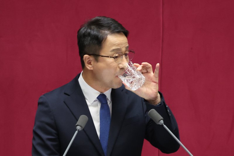 한병도 더불어민주당 원내대표가 3일 서울 여의도 국회에서 열린 제432회국회(임시회) 제2차 본회의에서 국정에 관한 교섭단체 대표연설을 하고 있다. 2026.2.3/뉴스1 ⓒ News1 신웅수 기자