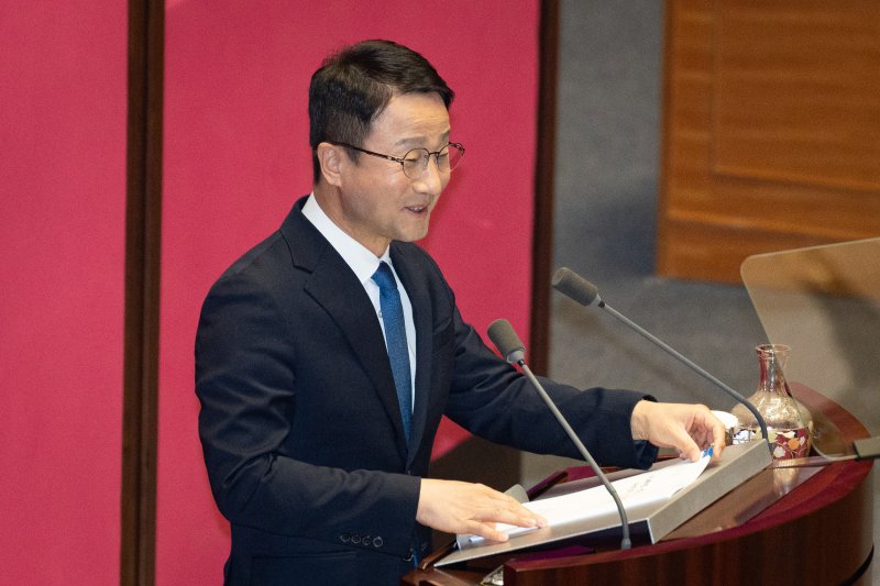 한병도 더불어민주당 원내대표가 3일 서울 여의도 국회에서 열린 제432회 국회(임시회) 제2차 본회의에서 국정에 관한 교섭단체 대표연설을 하고 있다. 2026.2.3/뉴스1 ⓒ News1 유승관 기자