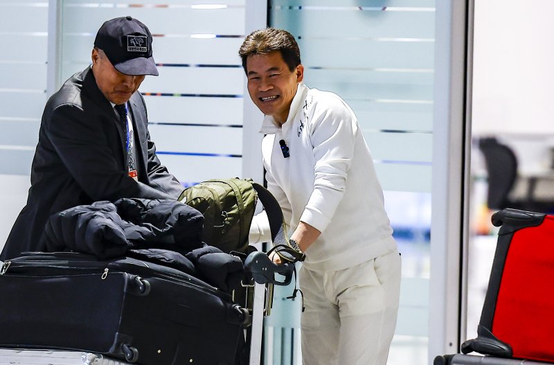 [인천공항=뉴시스] 정병혁 기자 = 미국에 체류 중인 것으로 알려진 전직 한국사 강사 전한길씨가 3일 인천국제공항을 통해 귀국하고 있다. 2026.02.03. jhope@newsis.com