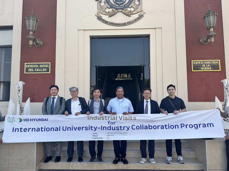 울산대 조선해양공학부 교원들과 페루국영조선소(SIMA) 직원 관계자들. 울산대는 앞서 페루 현지 교육과정 운영하며 이들과 협력 관계를 구축했다. 이번 방문을 통해 관계를 한층 심화하는 계기를 만들었다. 울산대학교 제공