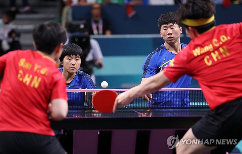 금메달을 놓고 벌이는 중국과 북한의 접전 (출처=연합뉴스)