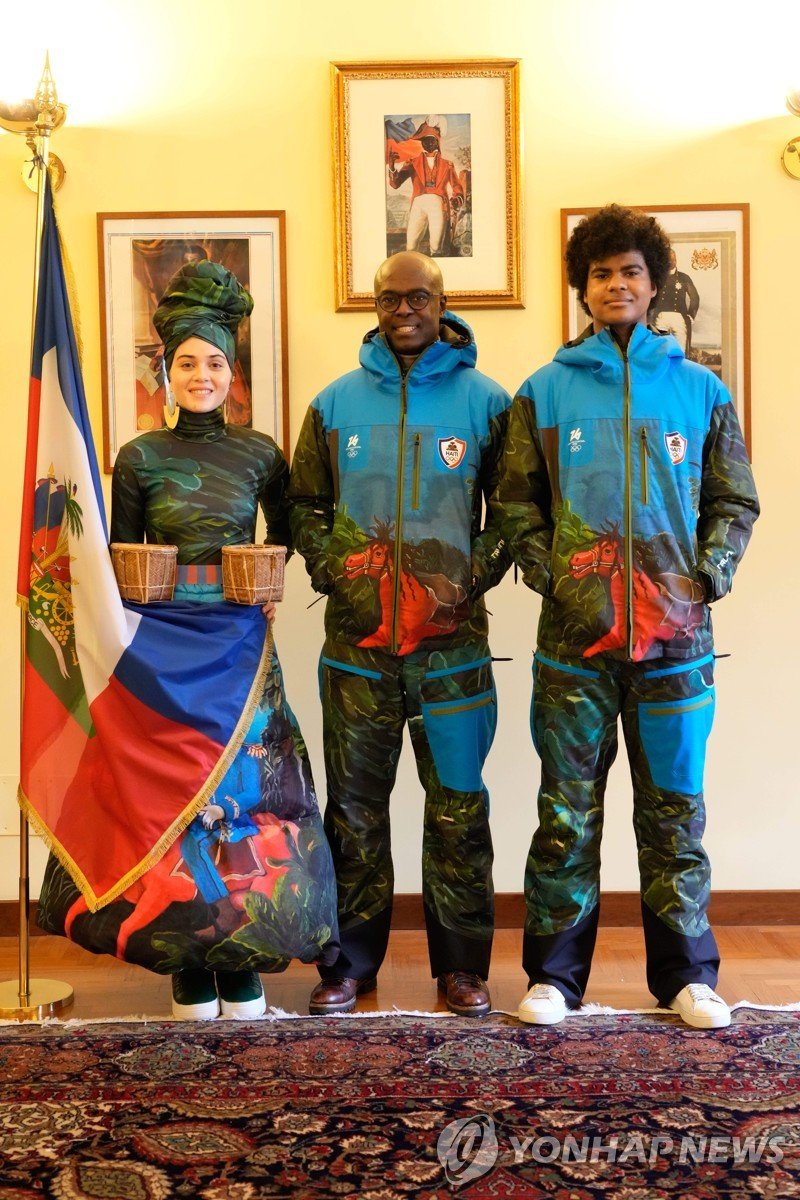 가운데가 토마스 주이탈리아 아이티 대사. (출처=연합뉴스)