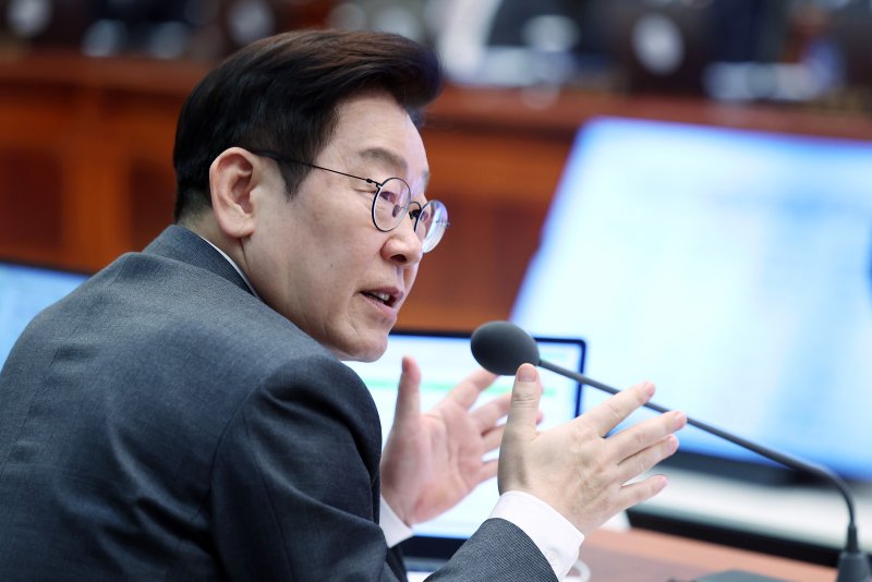 [서울=뉴시스] 고범준 기자 = 이재명 대통령이 3일 청와대에서 열린 국무회의에서 발언하고 있다. 2026.02.03. bjko@newsis.com