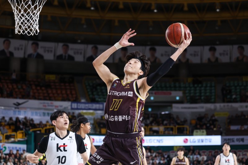 리바운드하는 LG 허일영. (출처=연합뉴스)