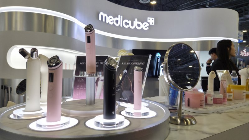 에이피알이 CES 2026에서 선보인 메디큐브 에이지알 뷰티 기기 라인업 2026.1.8 ⓒ뉴스1 이정후 기자