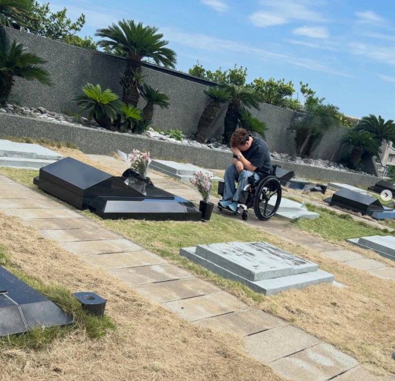 강원래, 홍록기와 故서희원 1주기 참석 "야윈 구준엽 말없이 눈물만"