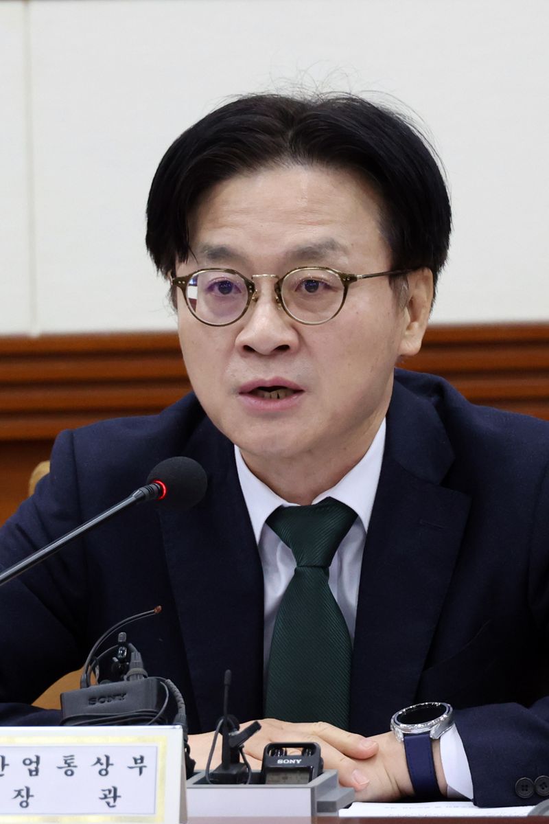 김정관 산업통상자원부 장관이 4일 서울 종로구 정부서울청사에서 열린 경제관계장관회의에서 발언하고 있다. 사진=서동일 기자