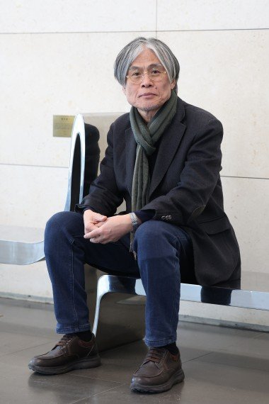 이문재 시인, 연합뉴스와 인터뷰 (출처=연합뉴스)